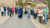 Museumsleiter Uwe Lachmuth schlüpfte für die Führung über die Wasserburg wieder in das Gewand des ersten Burgherren Otto von Hadmersleben und erklärte  den Besuchern die Besonderheiten der  Anlage. 