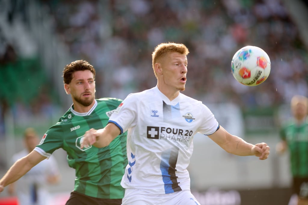 Laurin Curda (r) sorgte für die Vorlage zum 1:0.