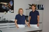 Dr. Ina Erbe (l.) hat die Tieraztpraxis Rippachtal eröffnet. Ihr zur Seite steht Debora Herrig als Assistenzärztin.
