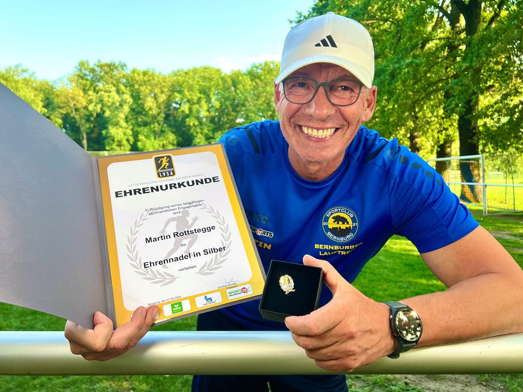 Martin Rottstegge ist mit der Ehrennadel in Silber ausgezeichnet worden. 