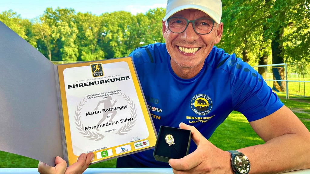 Martin Rottstegge ist mit der Ehrennadel des Leichtathletikverbandes Sachsen-Anhalt in Silber ausgezeichnet worden.
