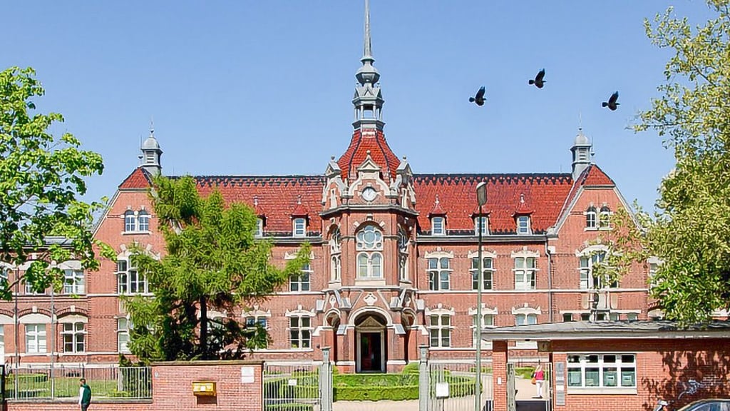 Das 1896 eingeweihte Kreiskrankenhaus Teltow ist heute Standesamt des Berliner Bezirks Neukölln.