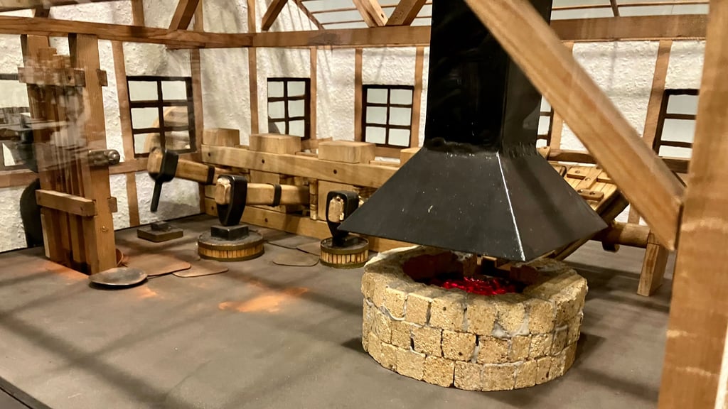 Hingucker sind die sich bewegenden und leuchtenden Modelle im Thalenser Hüttenmuseum.