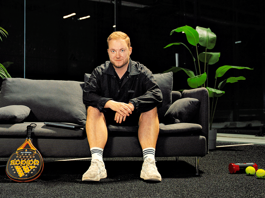 Bastian Krautwald spielt selbst seit Jahren Padel. Nun hat er ein Start-up dazu gegründet.