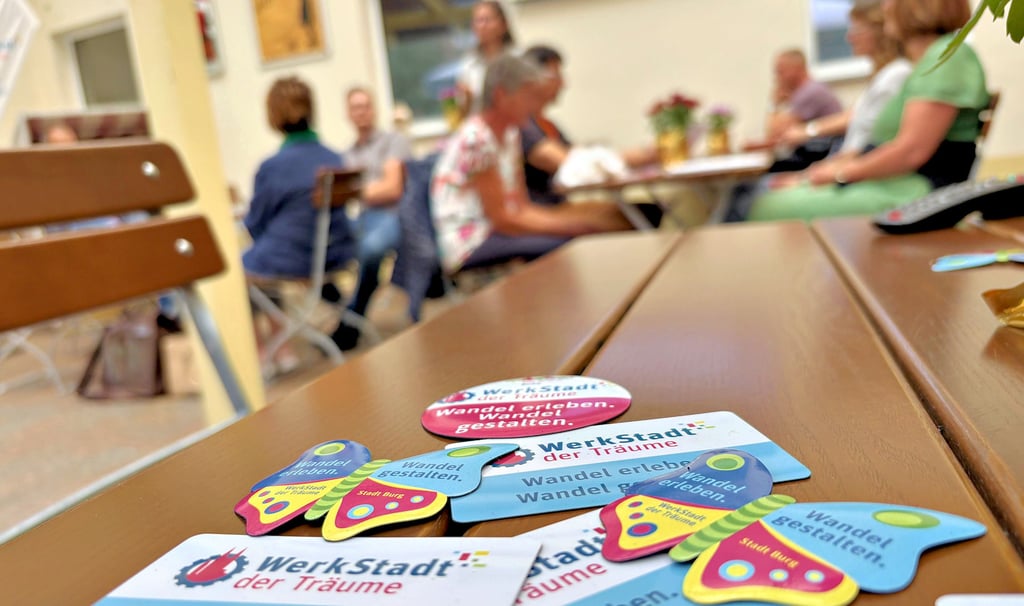 Bei der Händlerwerkstatt werden Ideen gesammelt und umgesetzt, wie die Innenstadt von Burg belebt und besser wahrgenommen werden kann.