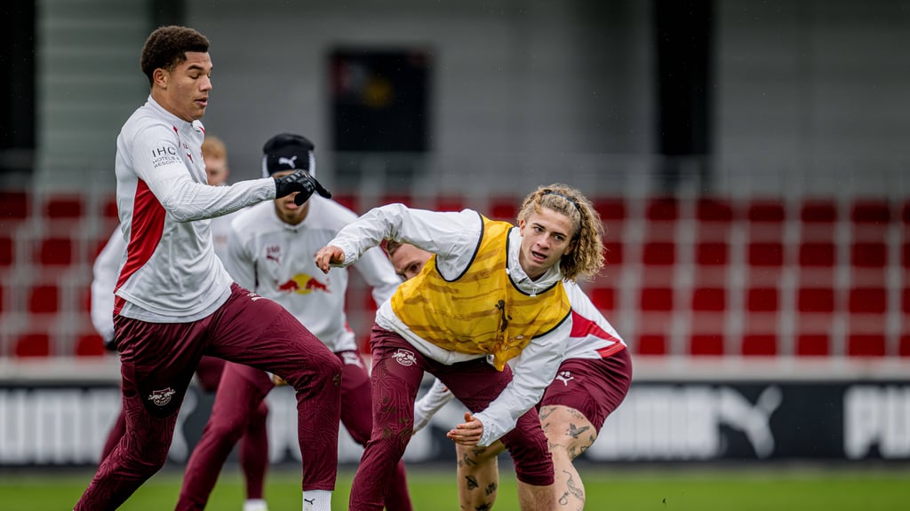 Nuha Jatta (li.)&nbsp;im Training von RB mit Viggo Gebel.