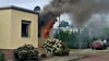 Flammen schlugen aus dem Fenster, dichter Qualm lag über dem Haus in der Allerstraße.