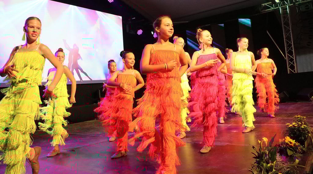Im Freizeittanz e.V. Jessen bestehen drei Tanzgruppen. Eine davon sind die Dancegirls, die hier beim Jessener Heimatabend auftreten.