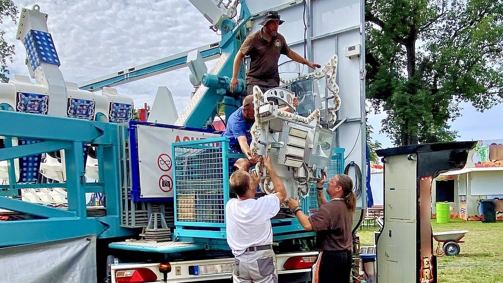 An vielen Ecken des Festplatzes wird am Donnerstag noch gearbeitet.