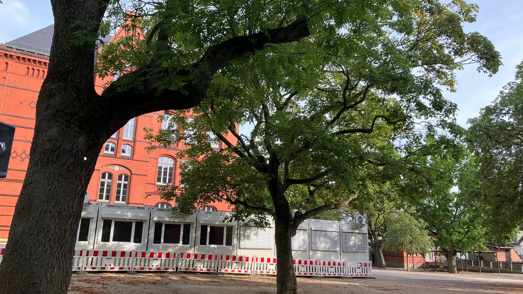 Unterricht in Containern - für die Viertklässler der Weißenfelser Bergschule wird das ab Montag wieder Alltag sein.