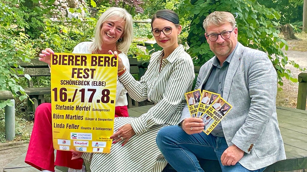 Der Countdown läuft: Constanze Pohlan (von links), Stadtwerke-Geschäftsführerin Julia Teige und Oberbürgermeister Bert Knoblauch freuen sich auf das 33. Bierer-Berg-Fest nächstes Wochenende.