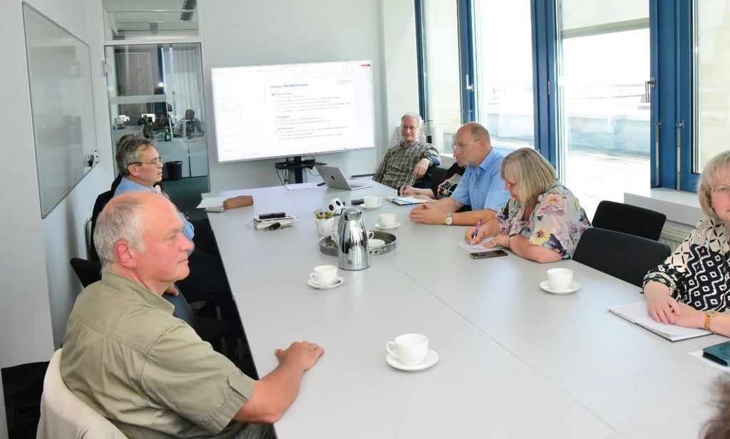 Vertreter der Linksfraktion beim Besuch des Innovationsprojekt „Trains“.