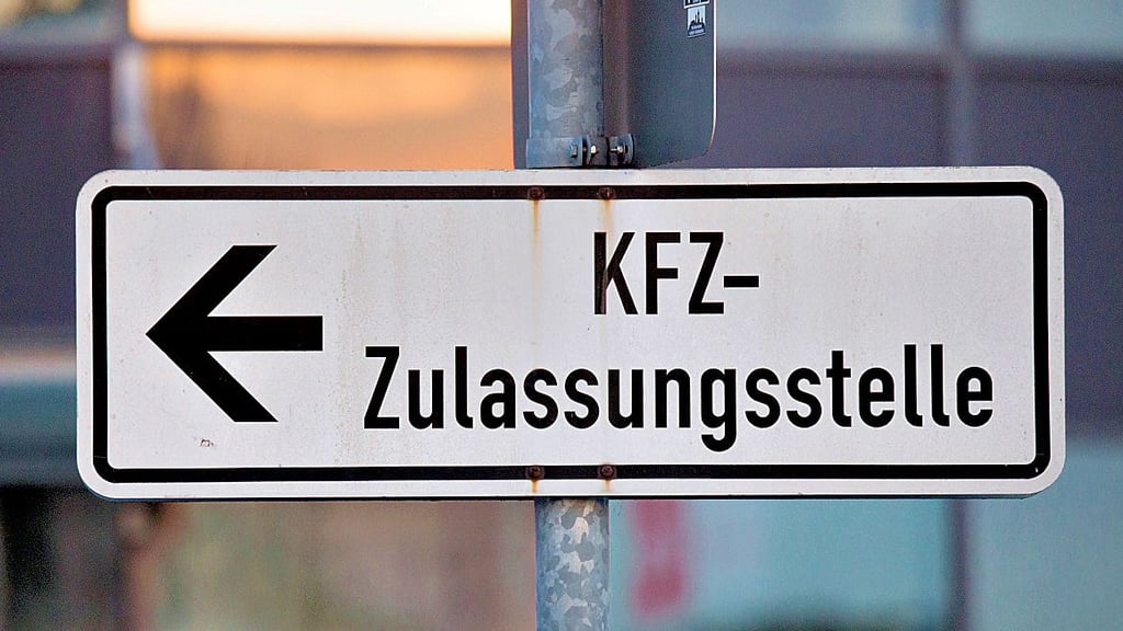 Die Kfz-Zulassungsstellen im Burgenlandkreis arbeiten nun nach einigen Wochen wieder regulär.