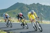 Für einen Tour-Start 2030 sind Tadej Pogacar (r.) und Jonas Vingegaard (M.) wahrscheinlich zu alt. Remco Evenepoel (l.) könnte dann aber der Topfavorit auf das Gelbe Trikot sein.