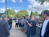 Am Mittwoch, 6. August 2025, versammelten sich knapp 30 Personen am Thie in Magdeburg-Diesdorf. Sie tauschten sich über die Bäume aus und wie es dort weitergehen könnte. 