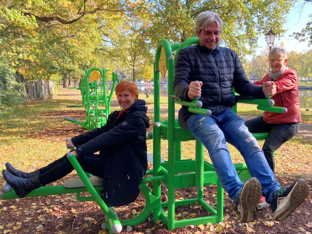 Fitnessgeräte ganz ähnlich diesem auf dem Foto werden die Ladestraße in Meitzerndorf bereichern. Nun müssen die Mitglieder des Ortschaftsrates entscheiden, von welchem Hersteller die Geräte aufgebaut werden.