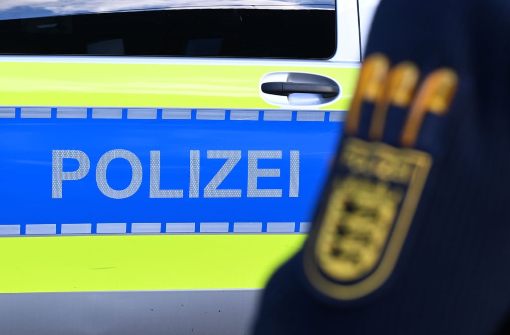 Wegen Beleidigung von Polizisten verhängte ein Gericht saftige Geldstrafen gegen zwei Männer.
