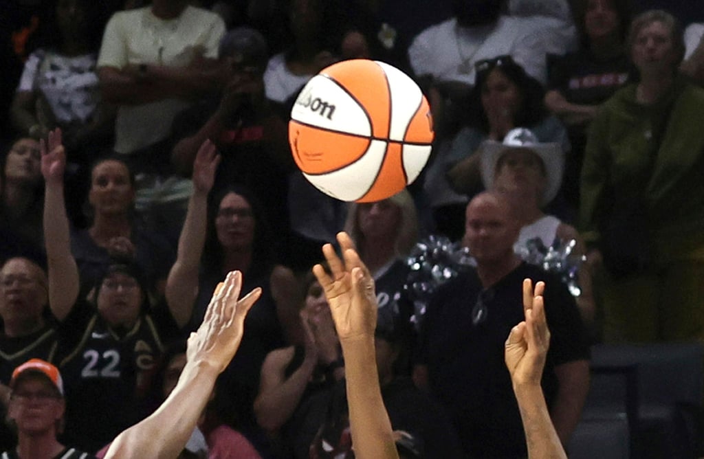 Spiele der WNBA wurden zuletzt mehrfach gestört - durch aufs Spielfeld geworfenes Sexspielzeug.