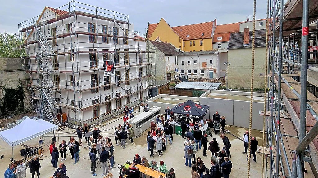 Im April wurde an der Hinterbreite gefeiert, diesmal geht es in die Curthstraße.