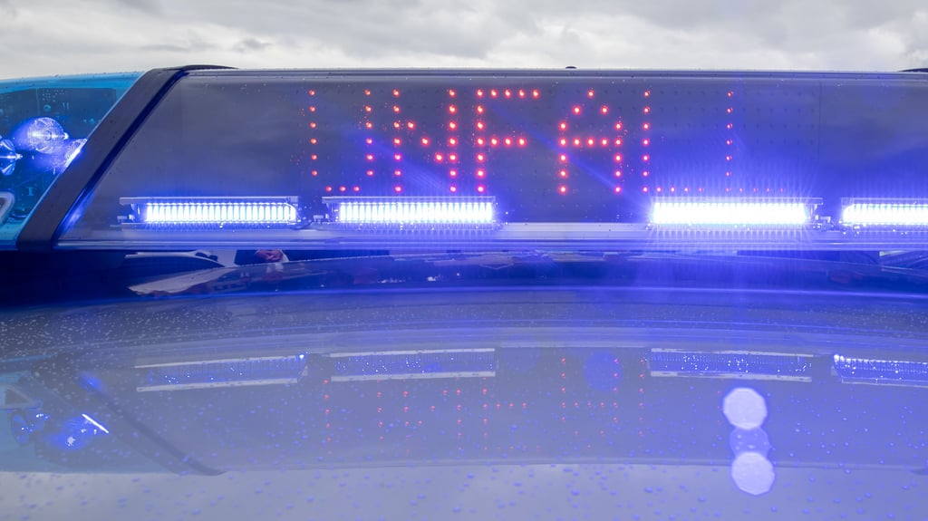 Die Polizei musste die Landesstraße 66 an der Anschlussstelle „Quedlinburg-Ost“ nach einem schweren Unfall für rund zwei Stunden sperren.