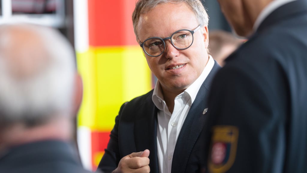 Thüringens Ministerpräsident Marion Voigt (CDU) verteidigt Pläne zur Ausweitung der Befügnisse bei der Polizei. (Archivbild)