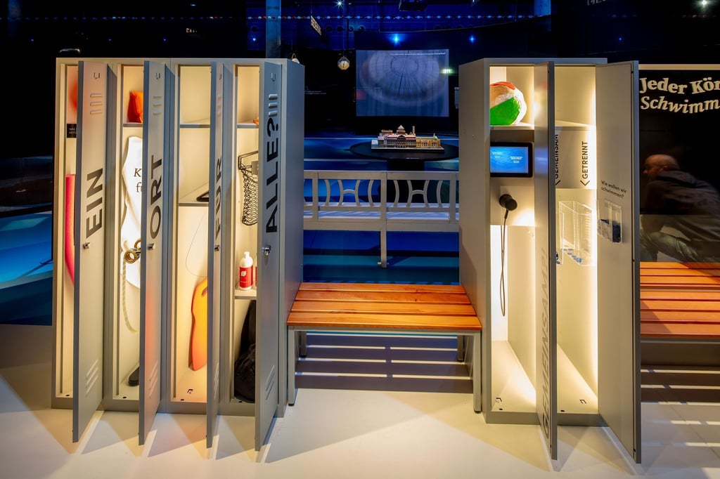 An zwei Abenden bietet das Ausstellungshaus an, die aktuelle Schau „Frei Schwimmen – Gemeinsam?!“ hüllenlos zu besuchen.