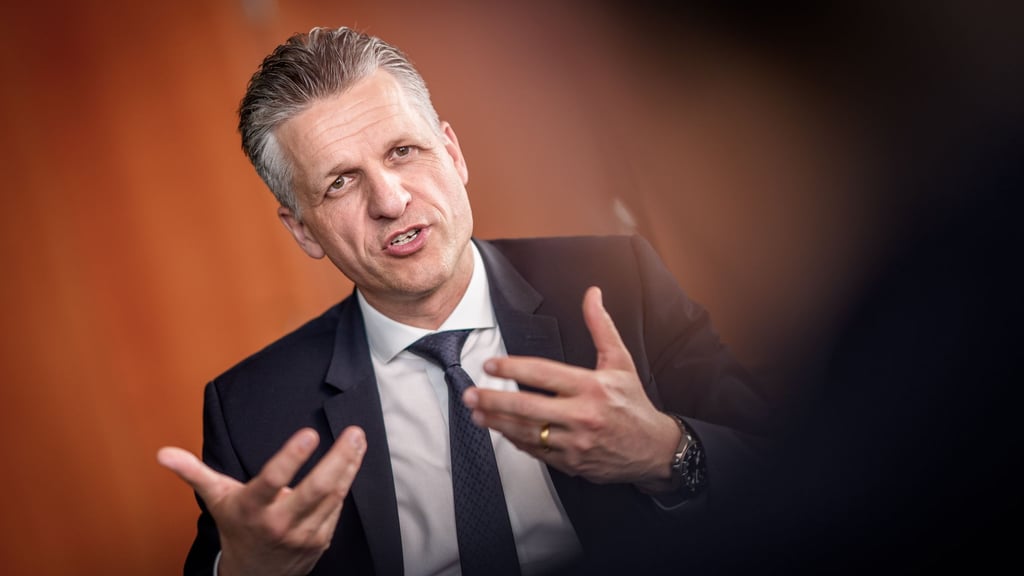 Kanzleramtschef Thorsten Frei verteidigt die Entscheidung von Bndeskanzler Friedrich Merz. (Archivbild)