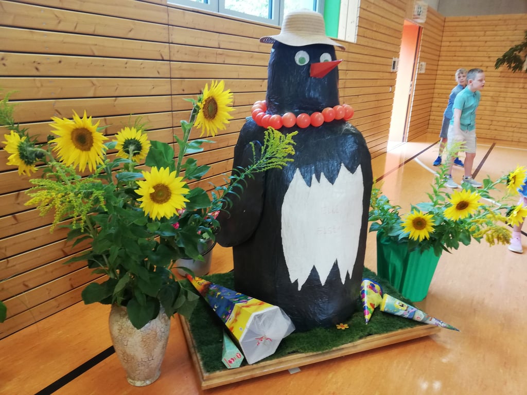 Die Elster ist das Maskottchen in der Zeitzer Grundschule Elstervorstadt und wird die Schulanfänger begleiten.