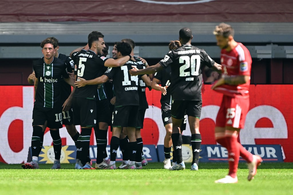 Hannover 96 jubelt über das Tor gegen Fortuna Düsseldorf.