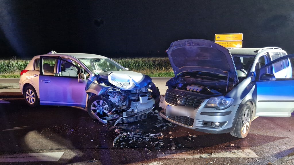 Zu einem schweren Verkehrsunfall kam es in der Nacht zum Sonntag im Saalekreis bei Domnitz.