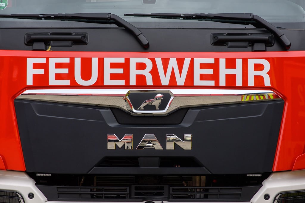 Umliegende Ortsfeuerwehren waren angerückt, um das Feuer zu löschen. (Symbolbild)