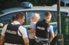 Die Tatverdächtige Frau wurde noch vor Ort von der Polizei in der Hermann-Heidel-Straße in Halle festgenommen.