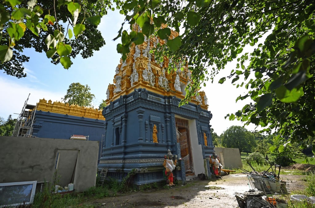 Von außen ist der Hindutempel schon fast fertig. (Archivbild)