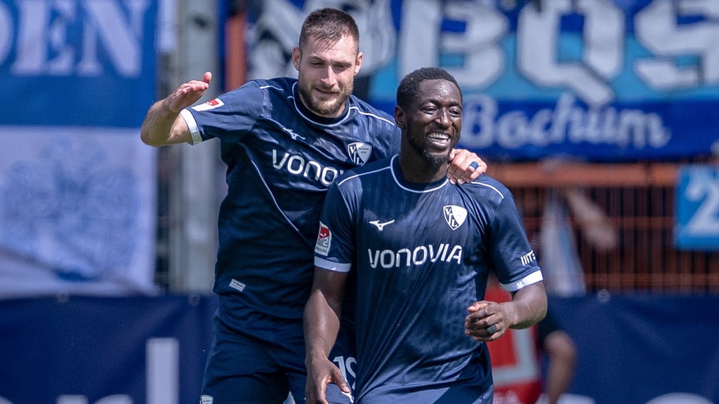 Ibrahima Sissoko darf sich für das 1:0 gegen Elversberg gratulieren lassen.