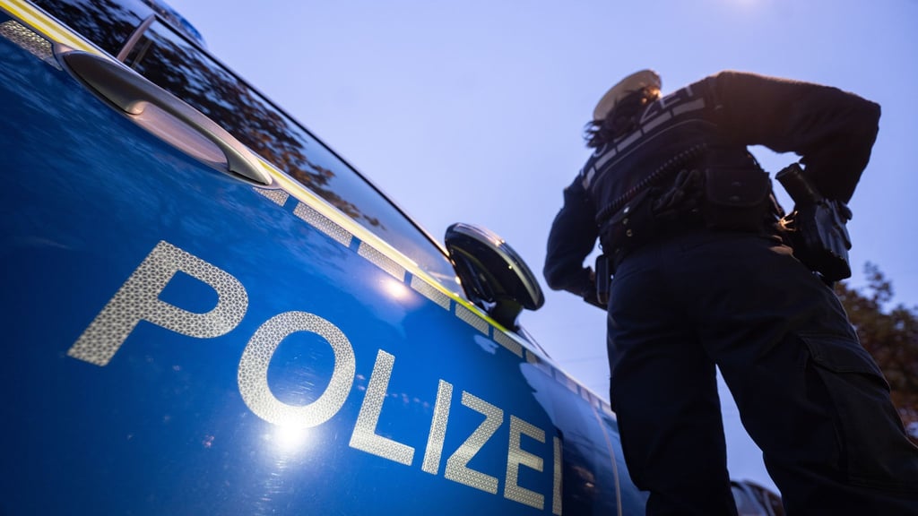 Ein 22-Jähriger wurde in Zeitz mit dem Messer verletzt.