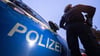 Die Polizei in Quedlinburg sucht nach einem Dieb, der mit einer gestohlenen EC-Karte Geld abgehoben hat.