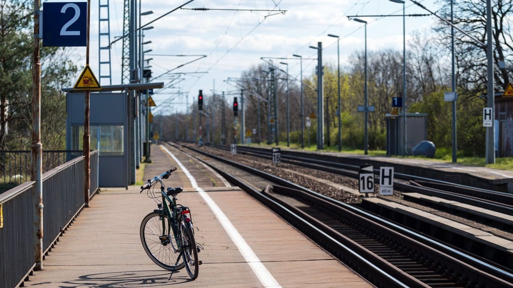 Im Regionalverkehr kommt es auf der Verbindung zwischen Doberlug-Kirchhain und Leipzig bis Montag zu Beeinträchtigungen. (Archivbild)