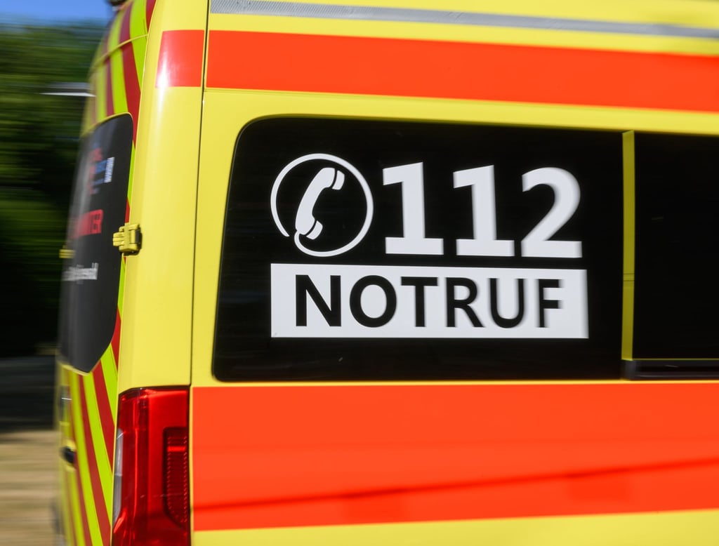 Rettungsseinsatz am See: Ein Junge stirbt nach einem Badeunfall. (Symbolbild)