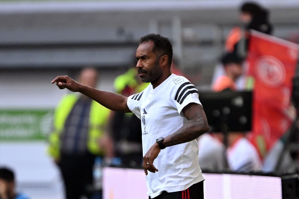 Gerät unter Druck: Düsseldorfs Trainer Daniel Thioune.