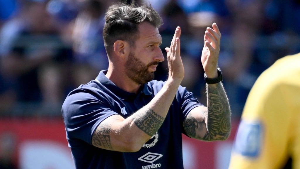 Sah den zweiten Saisonsieg seiner Mannschaft: Arminias Trainer Mitch Kniat.