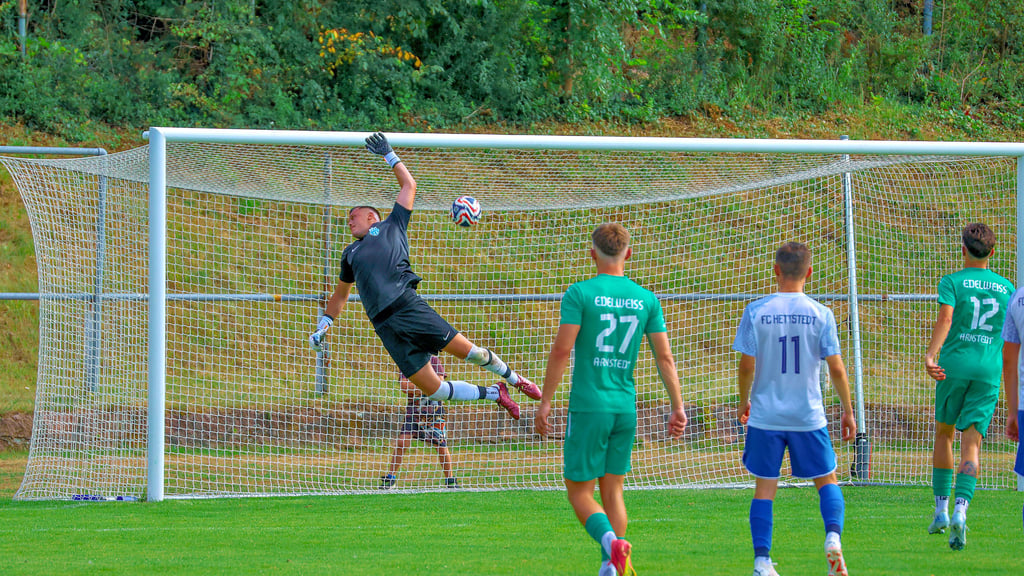 Hettstedt-Keeper Robin Meinecke zeigte tolle Paraden und hielt sogar einen Elfmeter.