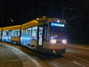 Eine Straßenbahn der Linie 2 der Magdeburger Verkehrsbetriebe. Unter anderem fährt diese Linie ab 11.8.2025 wieder wie gewohnt.