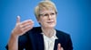 „Wenn man den Menschen Versprechungen macht, die man am Ende nicht halten kann, dann sorgen sie nicht privat vor, obwohl viele es könnten“, meint die Wirtschaftsweise Veronika Grimm. (Archivbild)