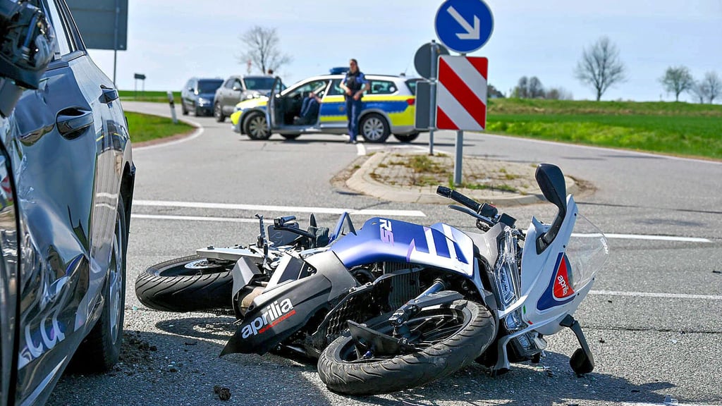 Bei einem illegalen Straßenrennen hat die Polizei in der Börde jetzt einen jungen Motorradfahrer aus dem Verkehr gezogen. Der Fahrer versuchte dennoch erneut zu fliehen.