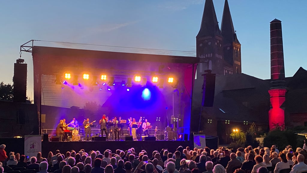 Die Kulisse des Jerichower Klosters beeindruckte die Gäste beim Jazz-Festival.
