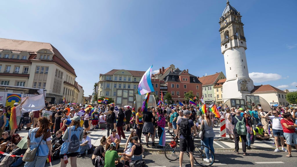 Beim Christopher Street Day in Bautzen wurde unter dem Motto „Die Würde des Menschen ist unantastbar“ gefeiert.