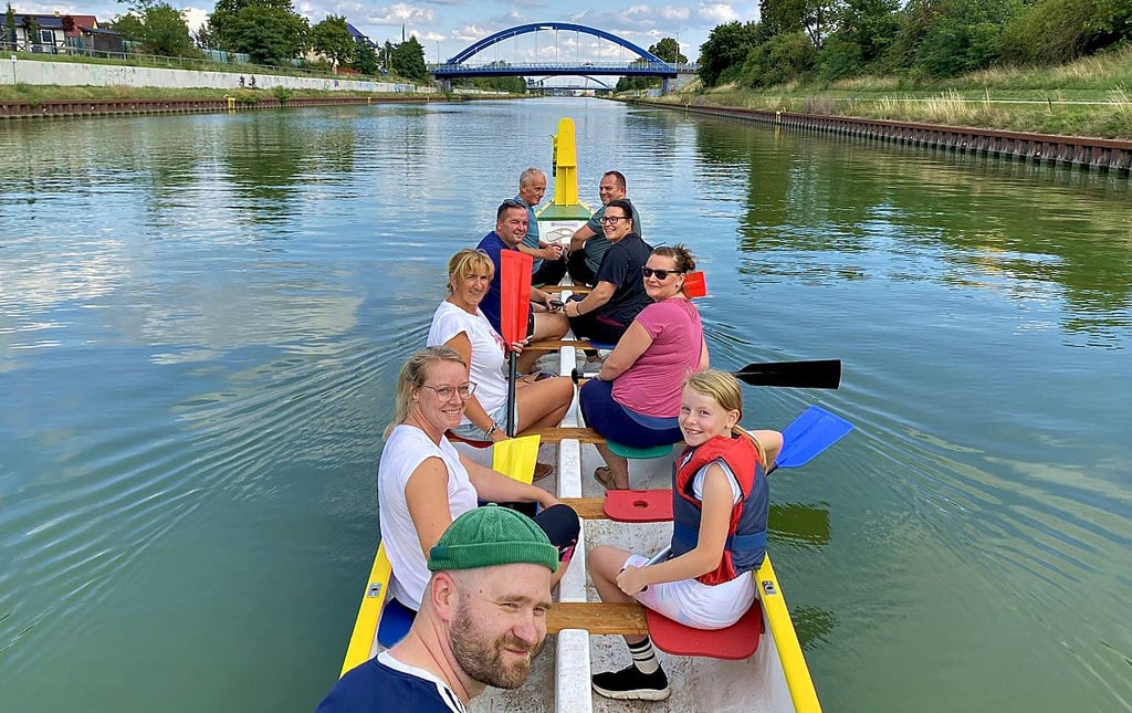 Zwischendurch kann sich die Drachenbootsbesatzung auch ein Stück über den Mittelandkanal treiben lassen.