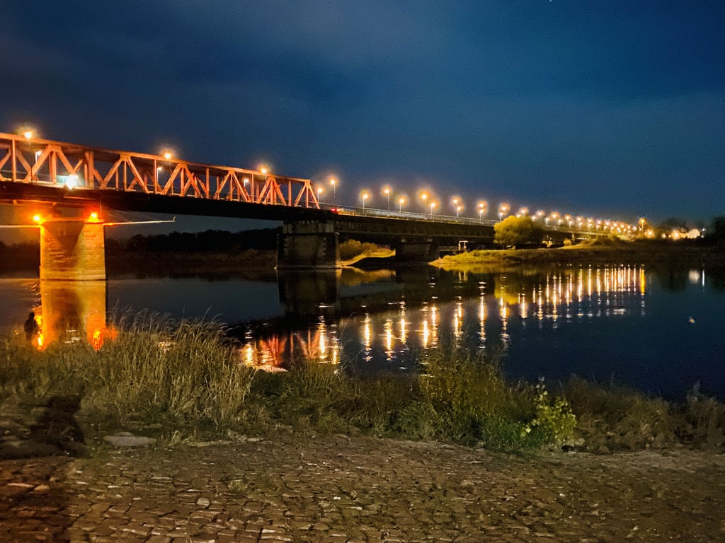 Auf der Ernst-Thälmann-Brücke in Schönebeck gilt seit Ende 2024 Tempo 30. Jedoch komme es auf der Brücke zu teils aggressiven Überholmanövern.