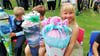 37 Mädchen und Jungen wurden am Samstag in die Zeitzer Grundschule Elstervorstadt eingeschult. Fiona freut sich über ihre Zuckertüte.  