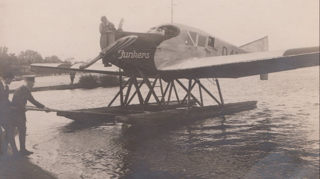 Die Aufnahme aus dem Jahr 1925 zeigt eines der Wasserflugzeuge der „Blauen Linie“ beim Zwischenstopp in Magdeburg.